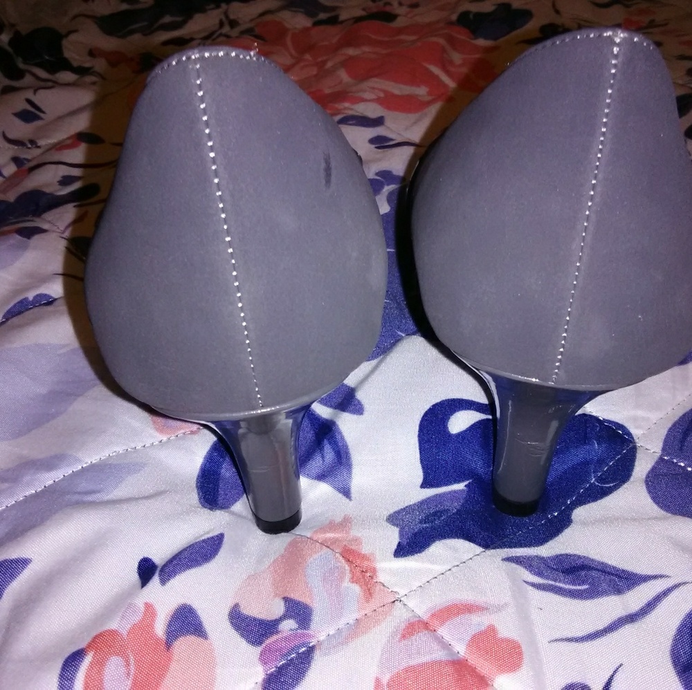 Shoes - Picture 4 of 5